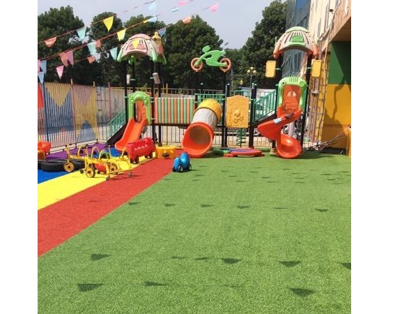 幼儿园的人造草坪有静电怎么办？